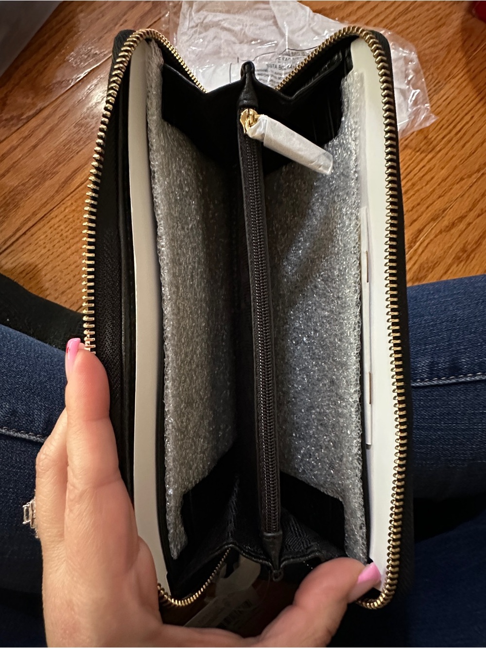 Michael Kors Black Pebbled Leather Zip Wallet with Gold MK Emblem - Picture 2 of 2